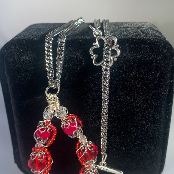 ——- SOLD ——— IMMACULATE Handmade Red Glass Bead Wire Statement Pendant Necklace - Picture 3 of 5